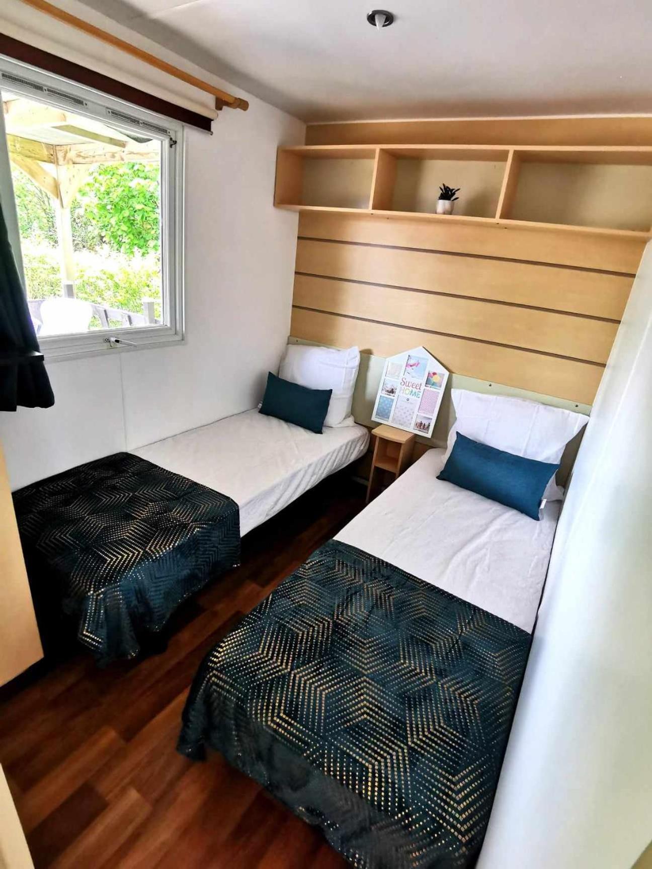 A Deux Pas Du Lac Hotel Ardres ภายนอก รูปภาพ