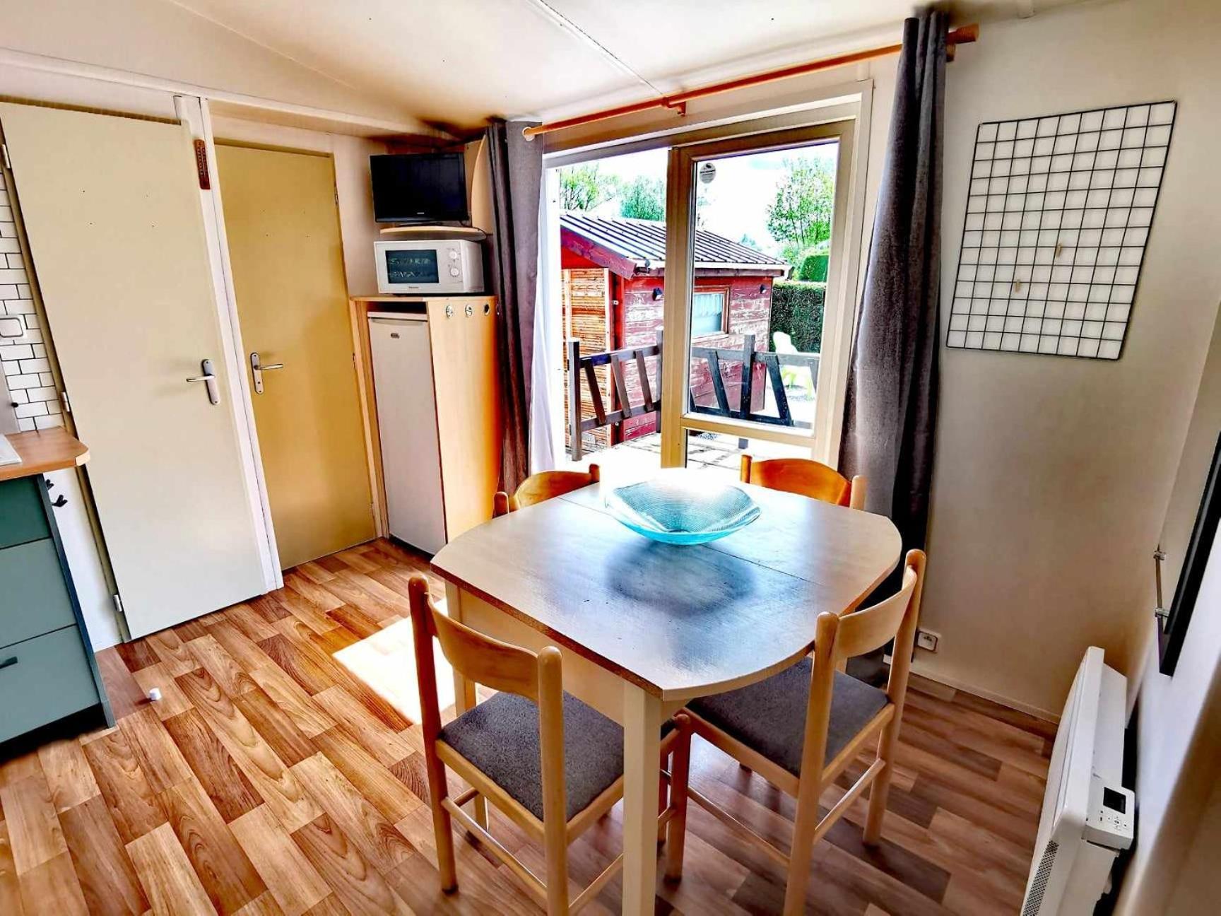 A Deux Pas Du Lac Hotel Ardres ภายนอก รูปภาพ