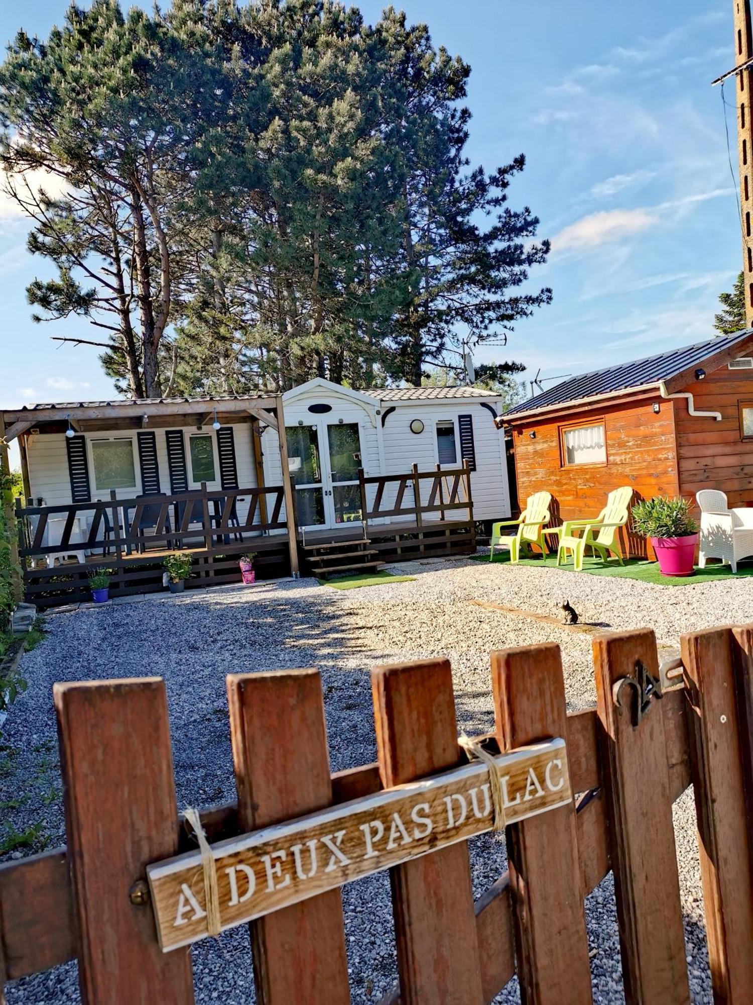 A Deux Pas Du Lac Hotel Ardres ภายนอก รูปภาพ